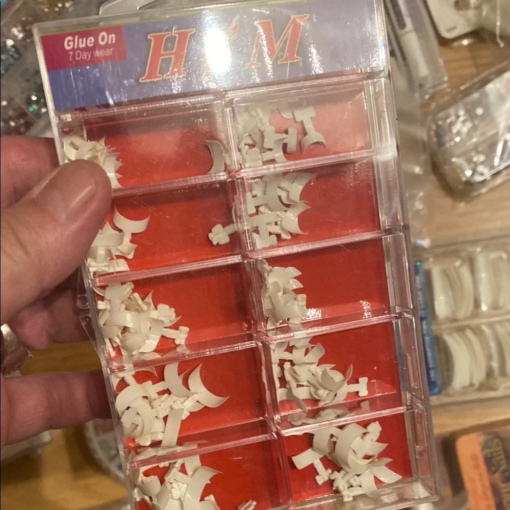 H&M nail art